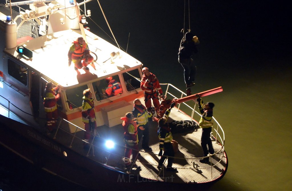 Einsatz BF Hoehenretter Koelner Seilbahn Hoehe Zoobruecke P2456.JPG